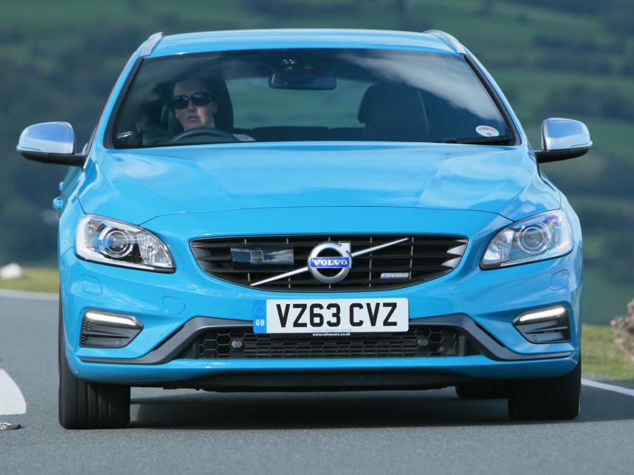  Volvo V60 R-Design 2013 года  (UK) (фото 9 из 14)